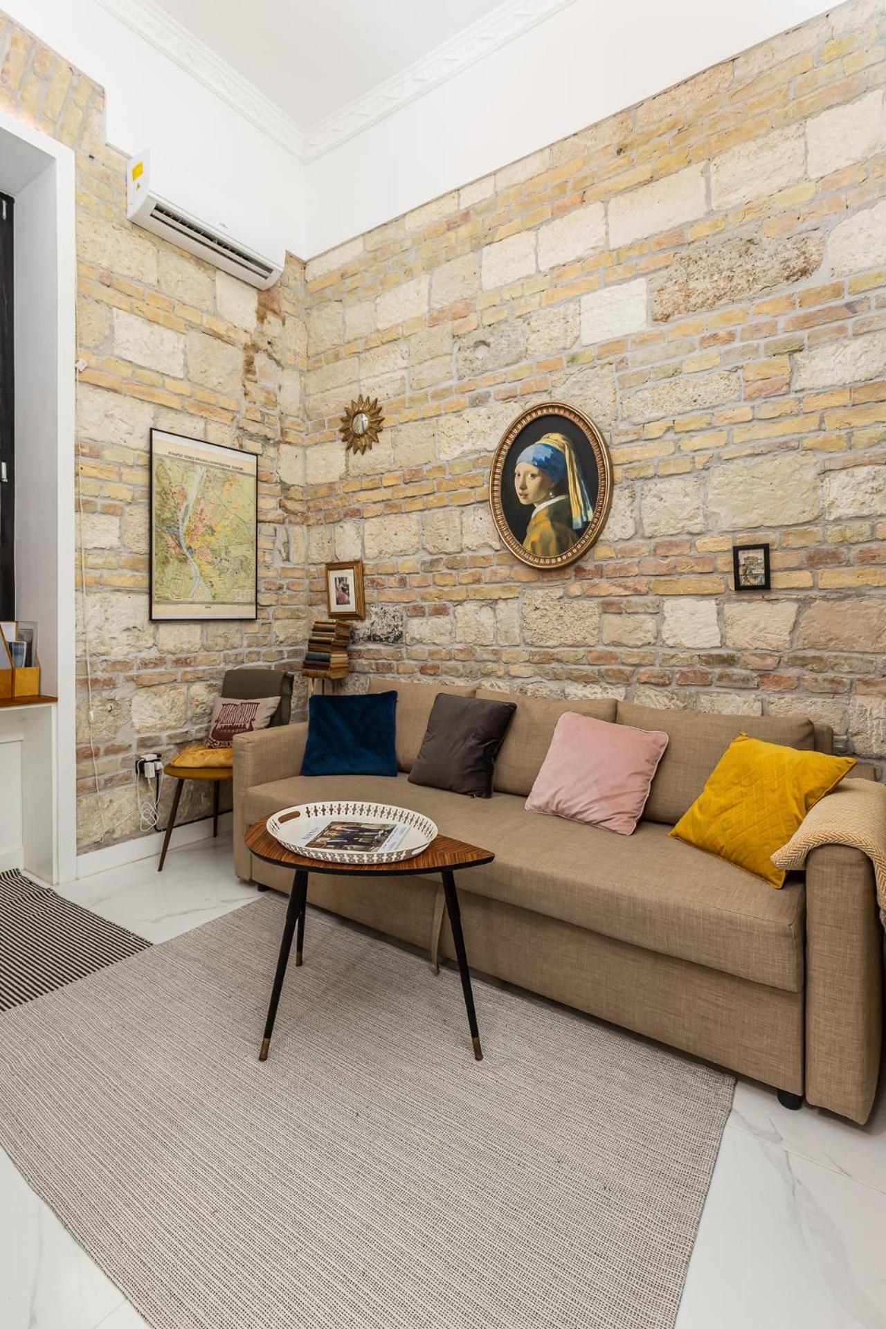 Writer's Place - Downtown Opera Apartament *